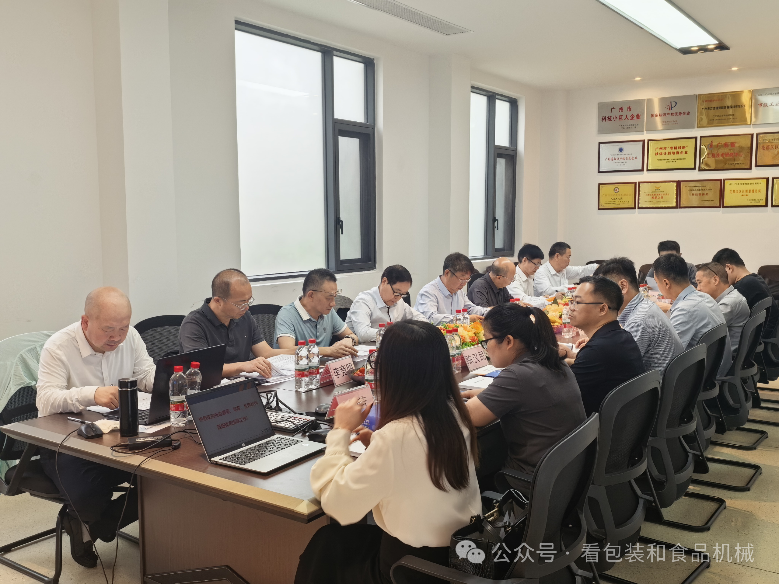 《智能高速易拉罐卡包機(jī)》項(xiàng)目通過(guò)科技成果鑒定