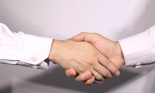 携手锁鲜椰饮时光·共筑行业鲜饮标杆——中亚股份×百森深度合作篇